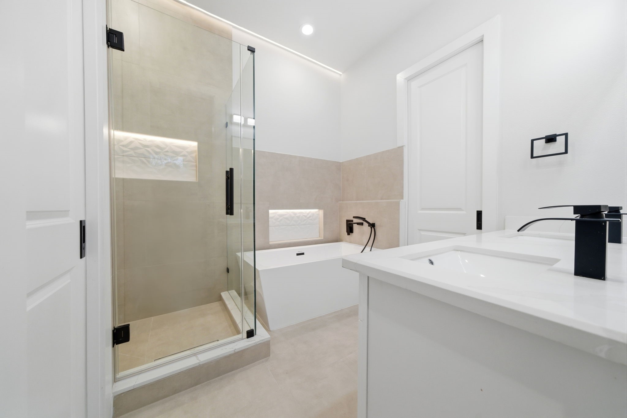 330 Janisch Road, Unit A Houston, TX 77018 - Photo 33 of 40 a bathroom with a tub sink mirror and shower