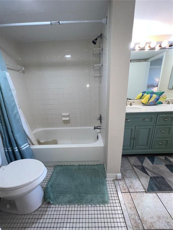 5915 Sea Ranch Drive, Unit 512 Hudson, FL 34667 - Photo 15 of 55 a bathroom with a bathtub and a shower