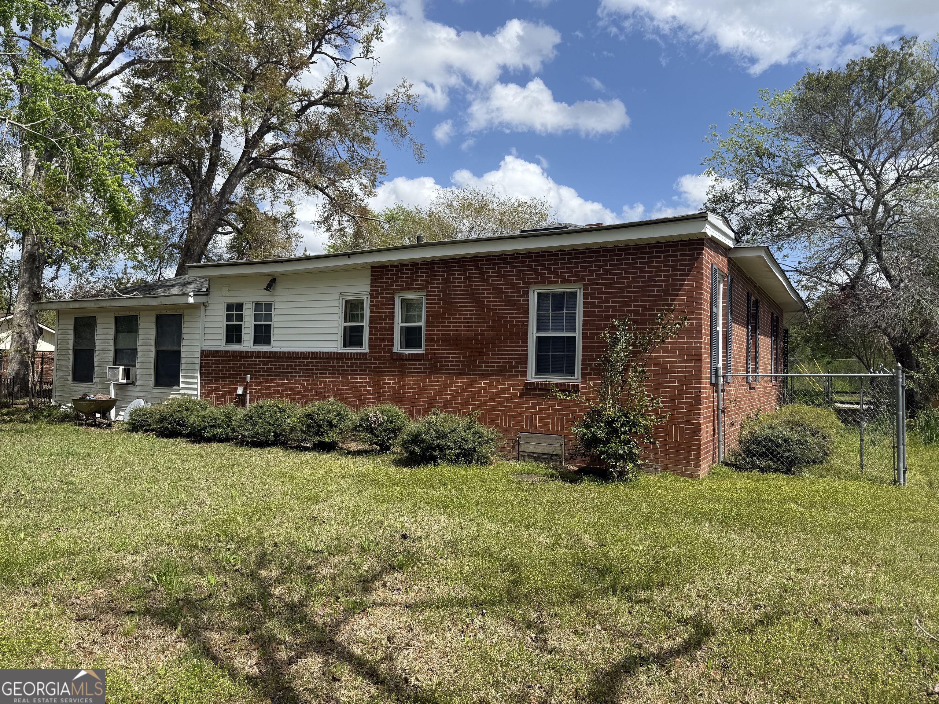 641 South Masonic Street Millen, GA 30442 - Photo 4 of 20 a front view of house with yard and green space