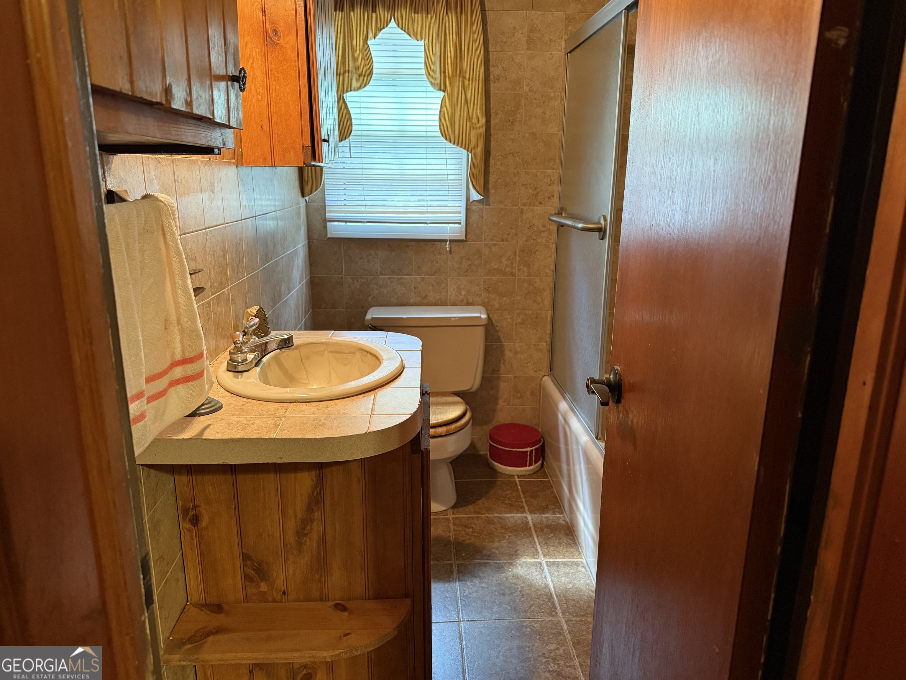 641 South Masonic Street Millen, GA 30442 - Photo 9 of 20 a bathroom with a sink and a mirror