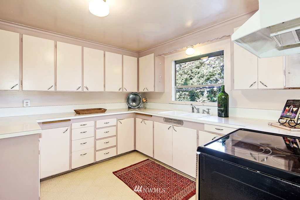 4121 Southwest Webster Street Seattle, WA 98136 - Photo 8 of 25 Gallery Image 8