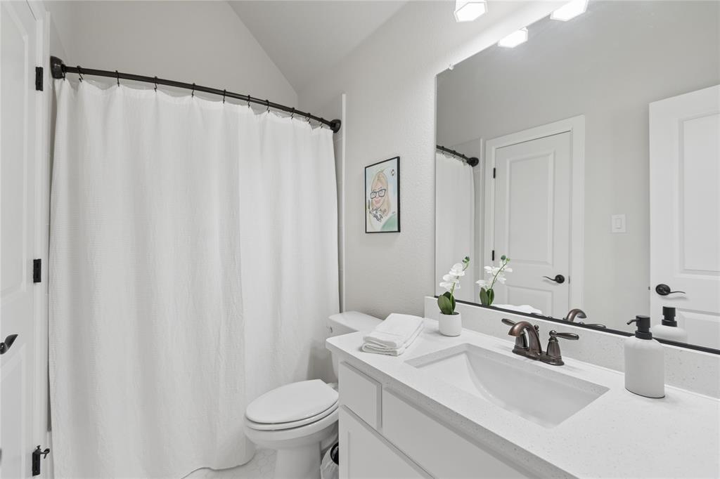 416 Winding Ridge Trail Southlake, TX 76092 - Photo 25 of 34 Ensuite second floor bathroom