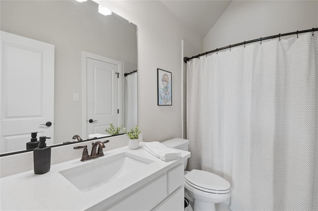 416 Winding Ridge Trail Southlake, TX 76092 - Photo 28 of 34 Ensuite second floor bathroom