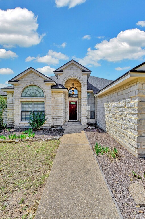 621 South Ruidoso Downs Drive Robinson, TX 76706 - Photo 2 of 41 a front view of a house with garden