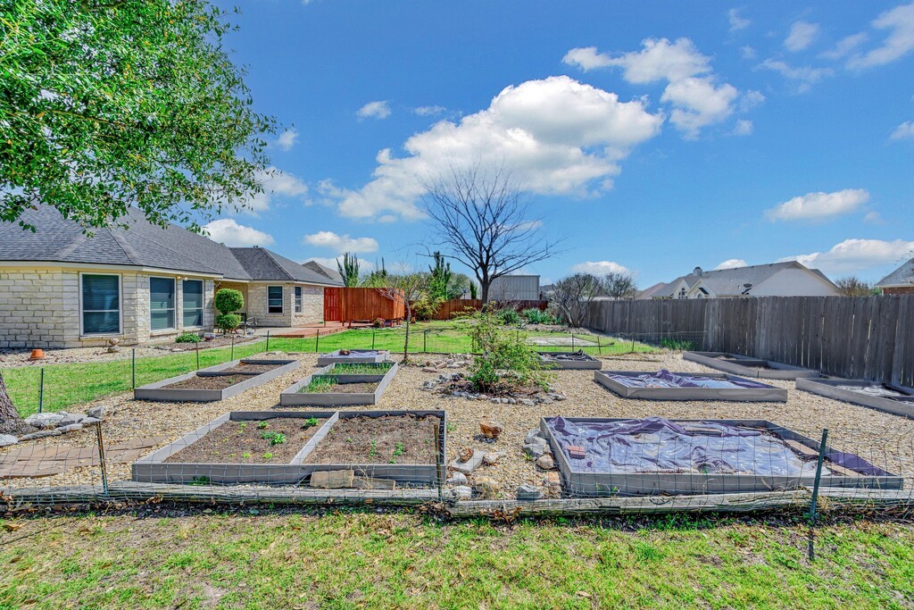 621 South Ruidoso Downs Drive Robinson, TX 76706 - Photo 36 of 41 a front view of a house with garden