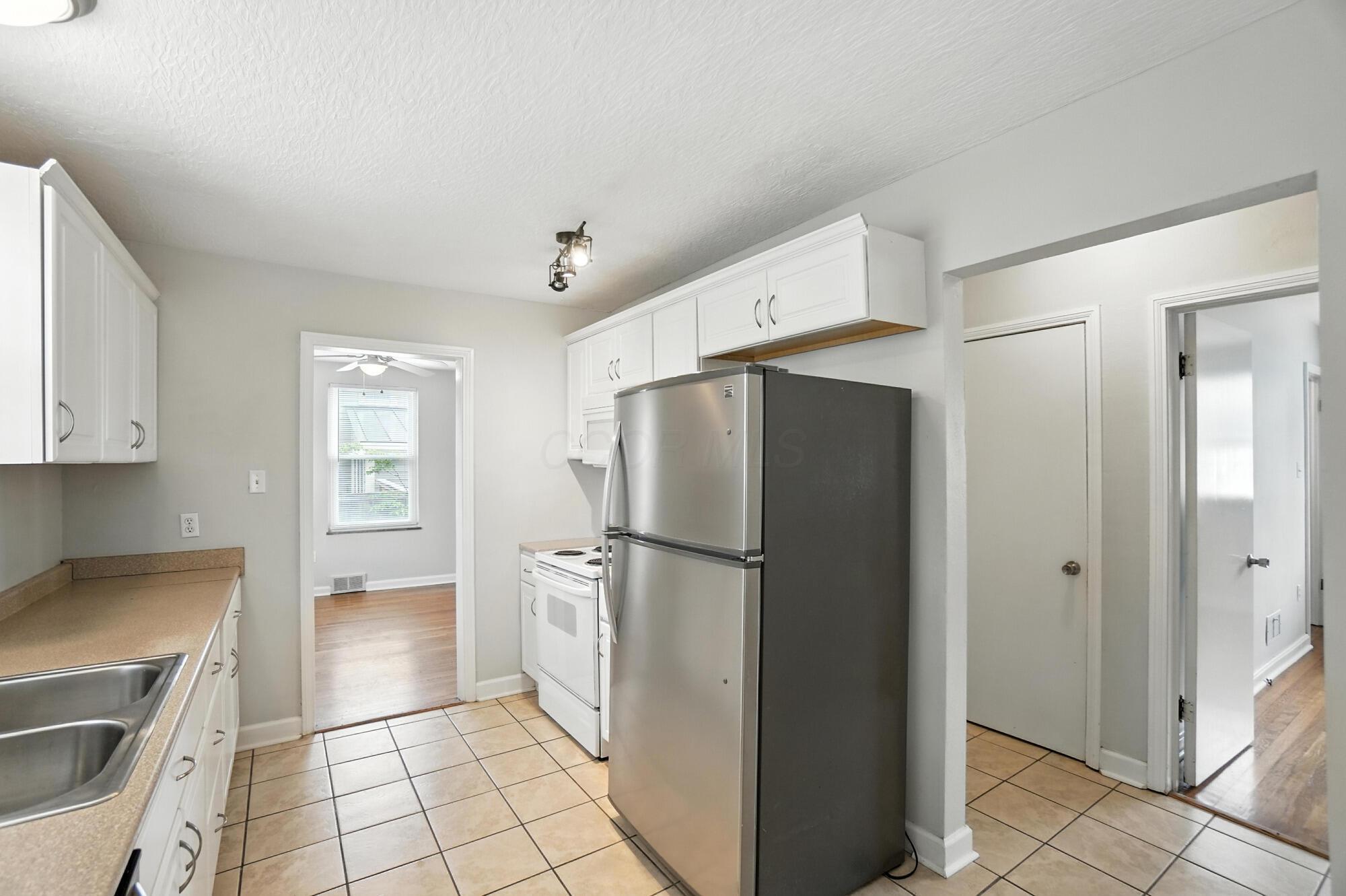2079 Inchcliff Road Columbus, OH 43221 - Photo 14 of 36 015