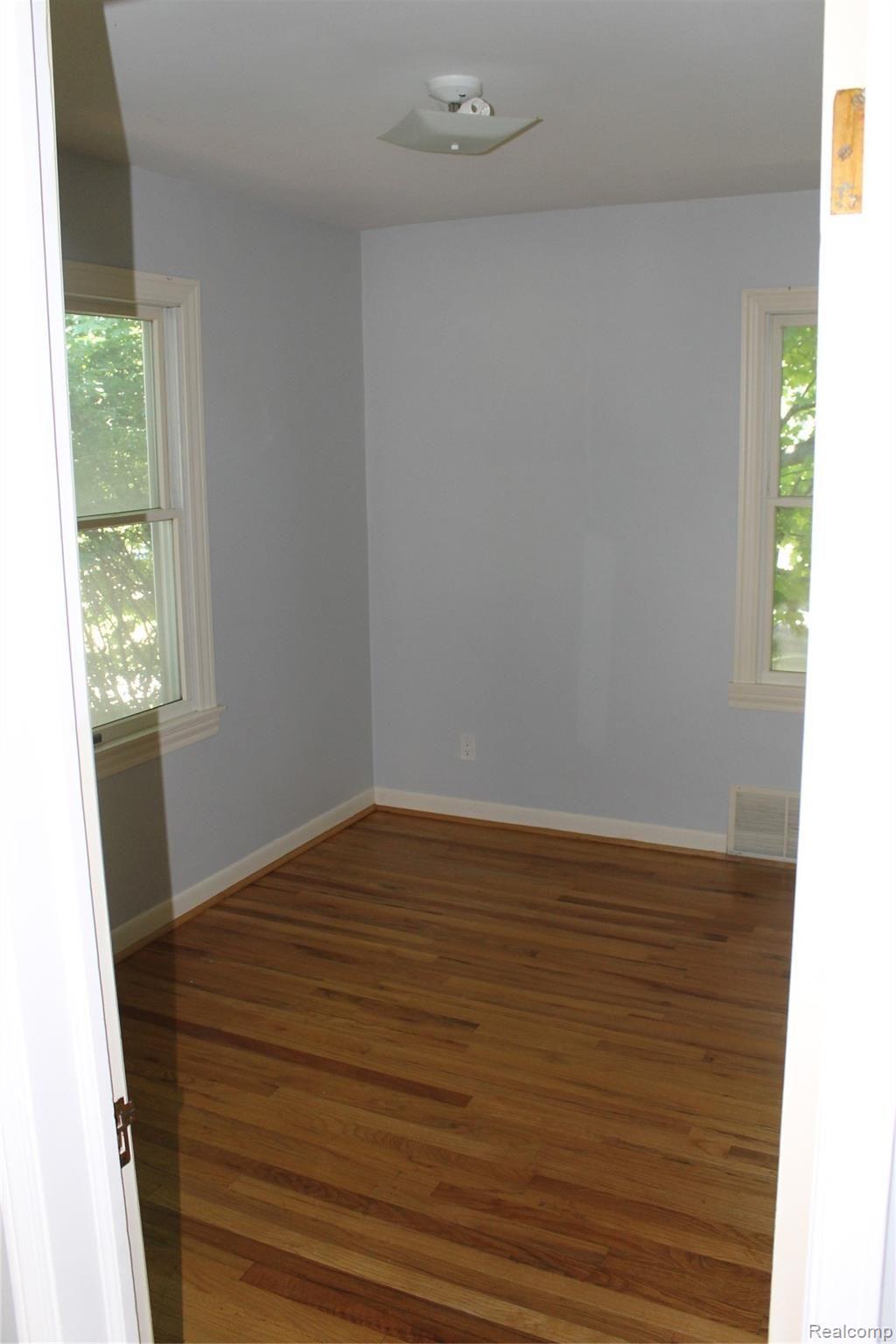 362 Dover Road Waterford, MI 48328 - Photo 14 of 26 front bedroom.JPG