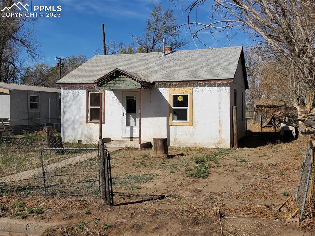 102 South 12th Street Lamar, CO 81052 - Photo 3 of 28 a front view of a house with trees