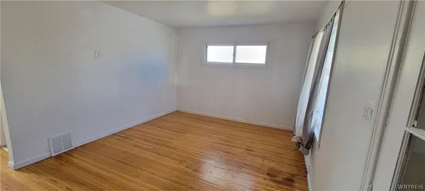 $1,500 | 3553 Sherwood Avenue, Niagara Falls, NY 14301