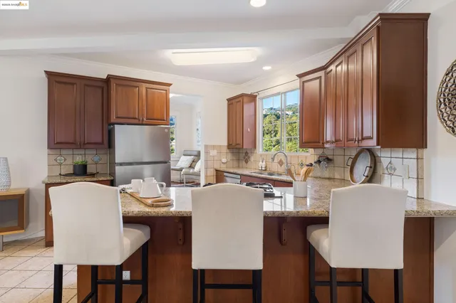 $1,095,000 | 5668 Buena Vista Avenue, Oakland, CA 94618