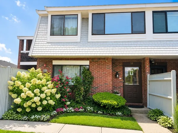 $399,900 | 91 Rosewood Drive, Unit 91, Stoughton, MA 02072