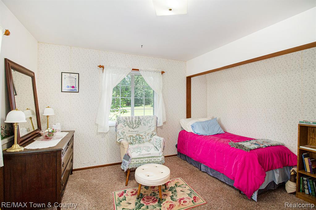 12055 West Pierson Road Flushing, MI 48433 - Photo 11 of 29