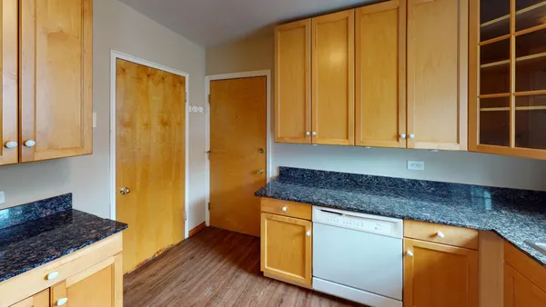 $1,900 | 2410 West Farragut Avenue, Unit 3B, Chicago, IL 60625