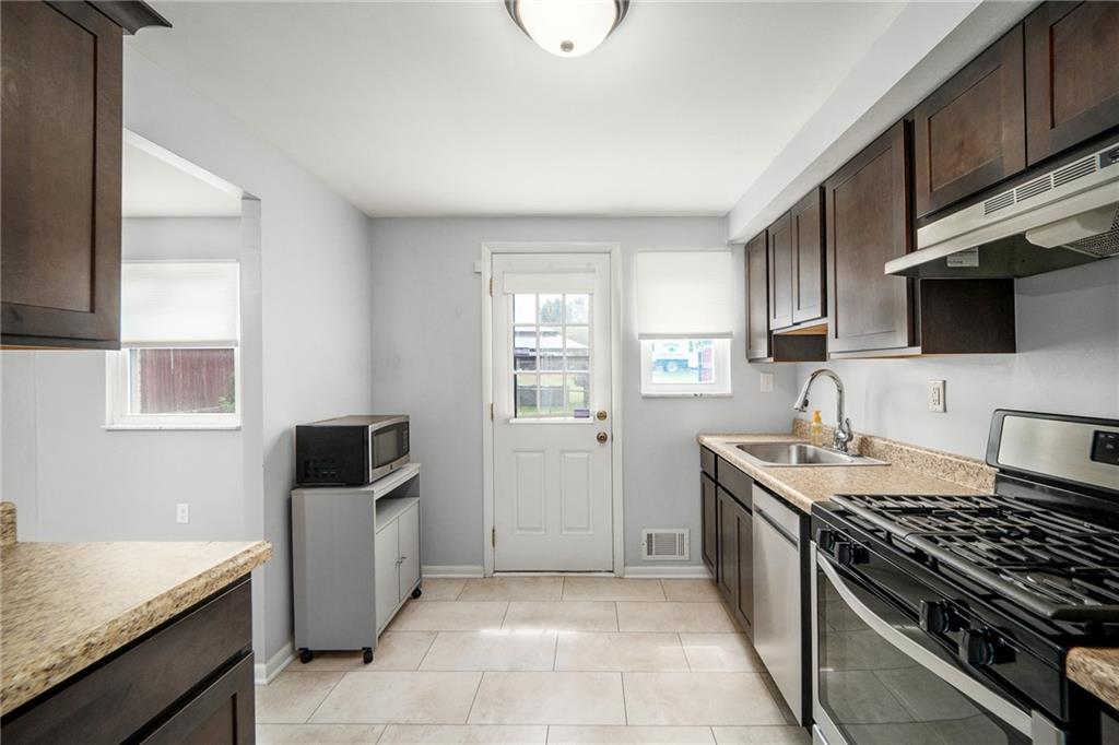 1685 Brodhead Road, Unit 3 Coraopolis, PA 15108 - Photo 8 of 14 Gallery Image 8