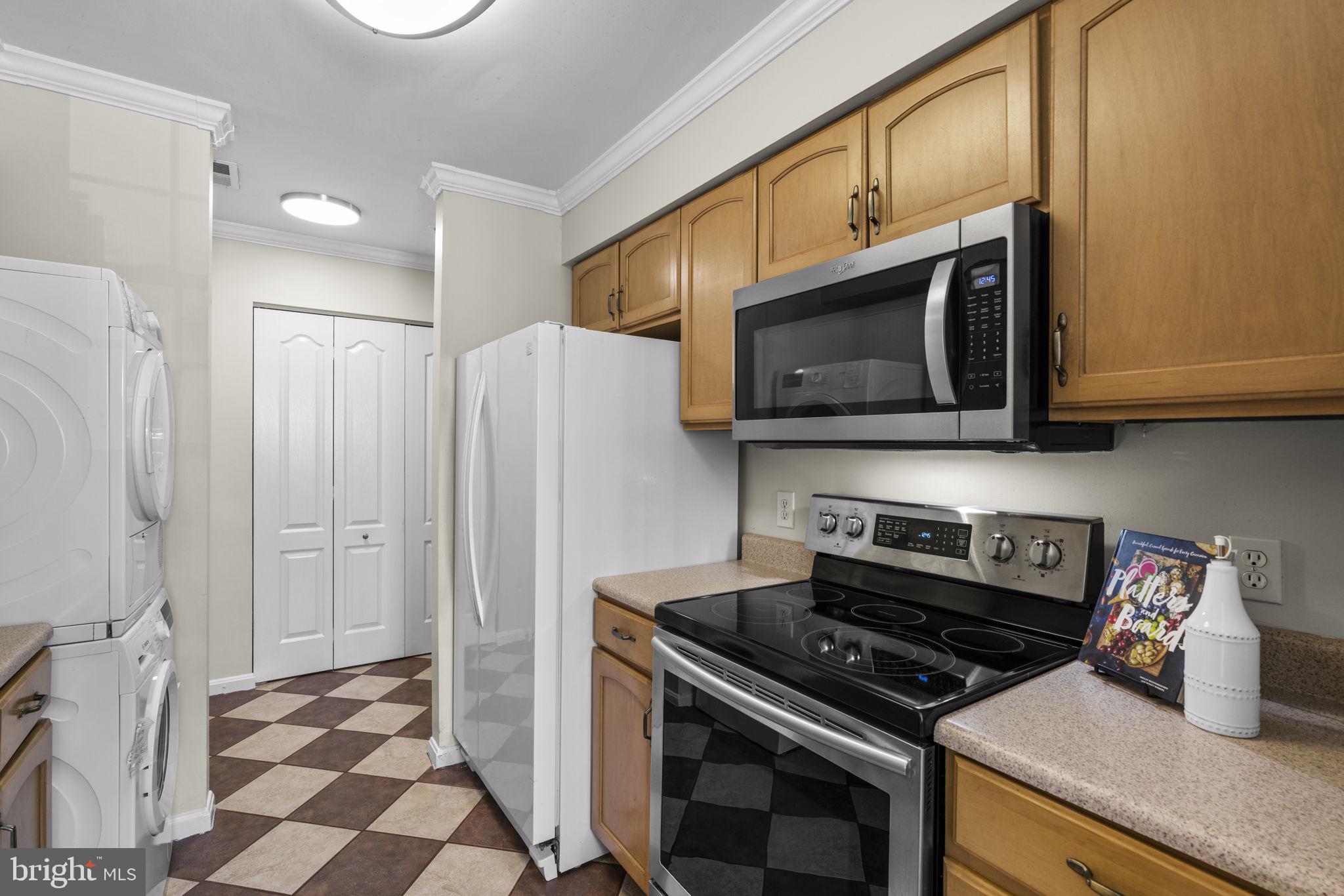 8513 Falls Run Road, Unit D Ellicott City, MD 21043 - Photo 9 of 22 Kitchen w/tile floors and stainless appliances
