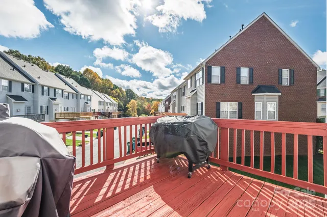 $330,000 | 9919 Treeside Lane, Matthews, NC 28105