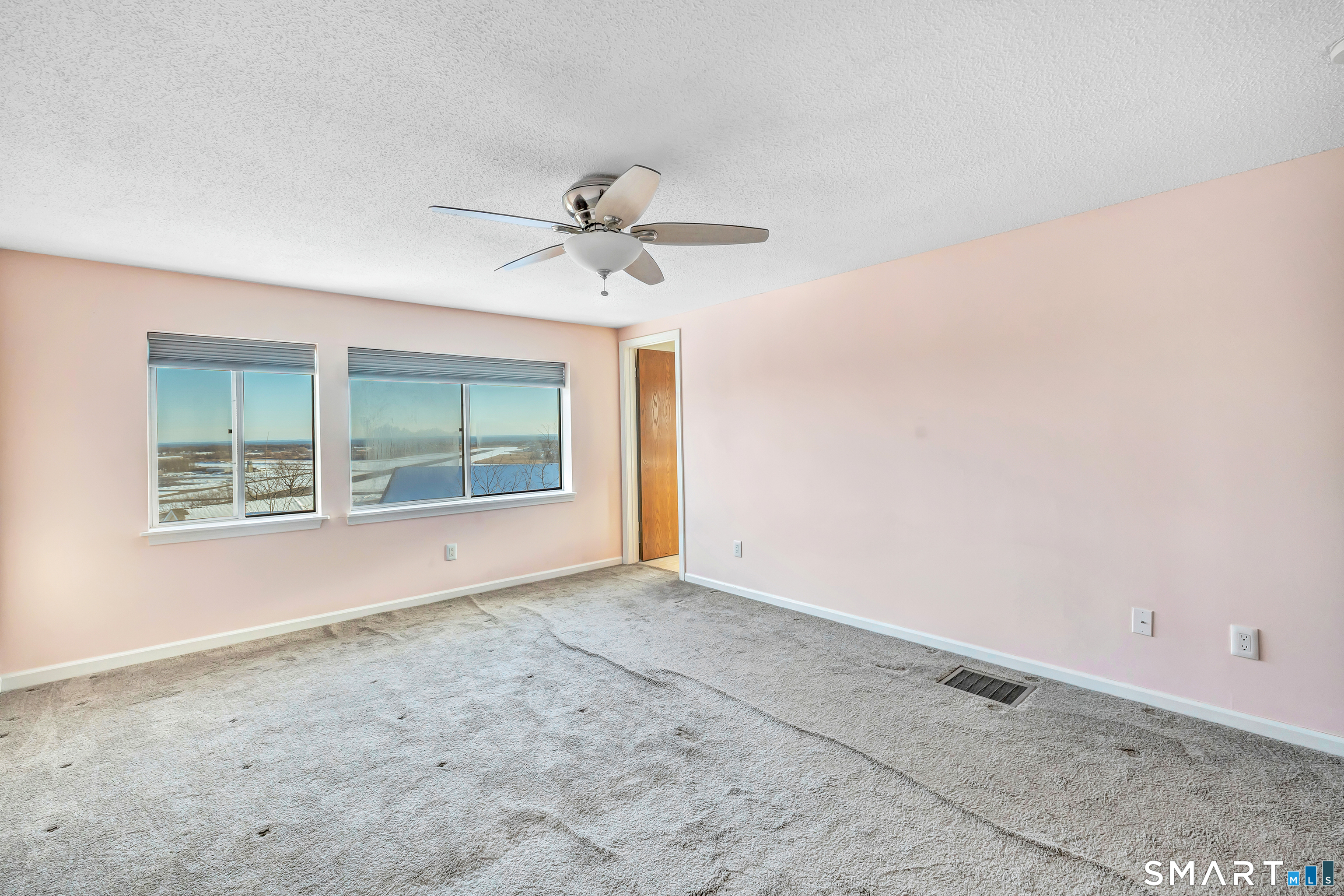 675 Townsend Avenue, Unit 104 New Haven, CT 06512 - Photo 14 of 40 a view of an empty room with a window