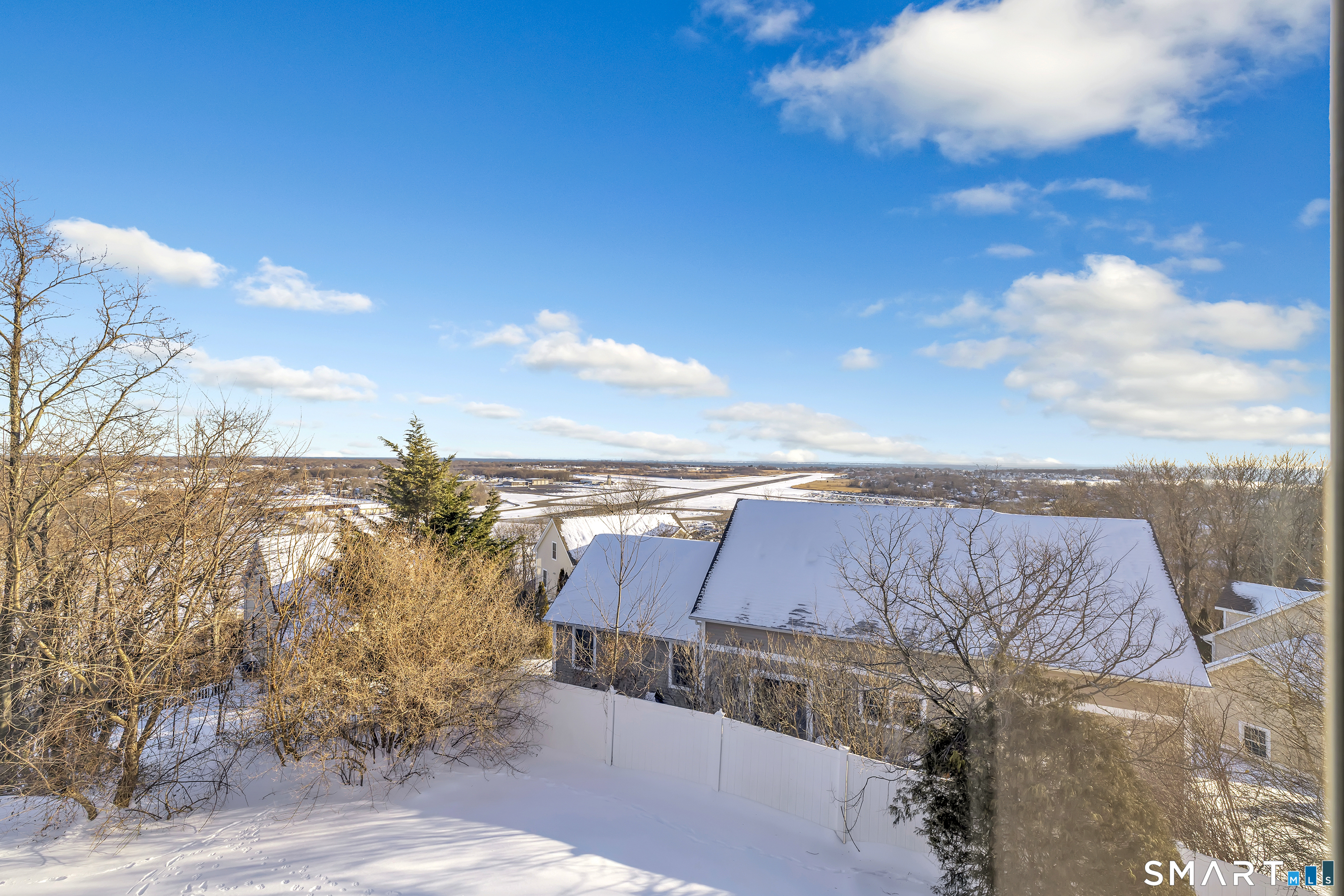 675 Townsend Avenue, Unit 104 New Haven, CT 06512 - Photo 20 of 40 a view of a terrace