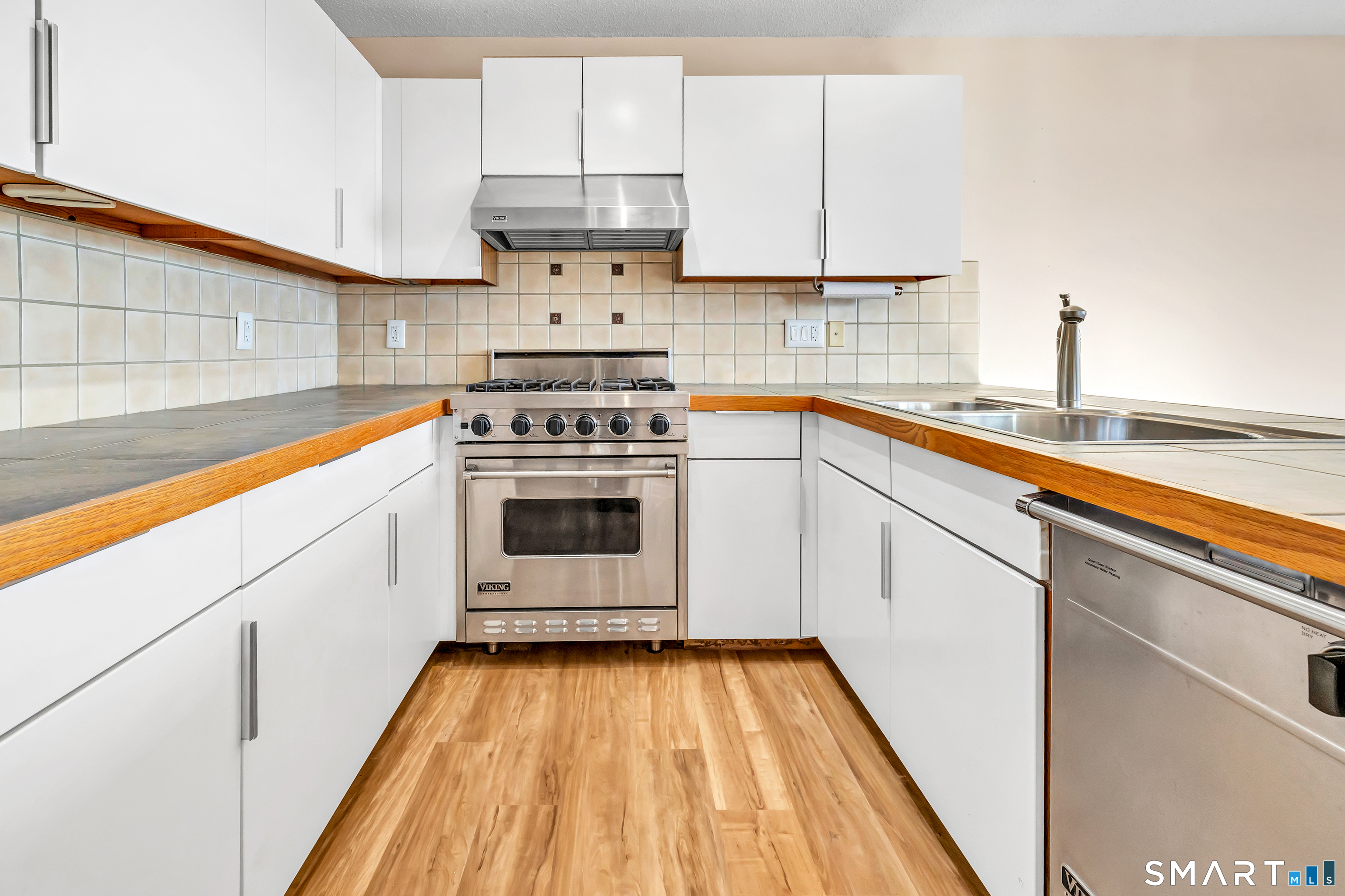 675 Townsend Avenue, Unit 104 New Haven, CT 06512 - Photo 8 of 40 a kitchen with cabinets a sink and appliances