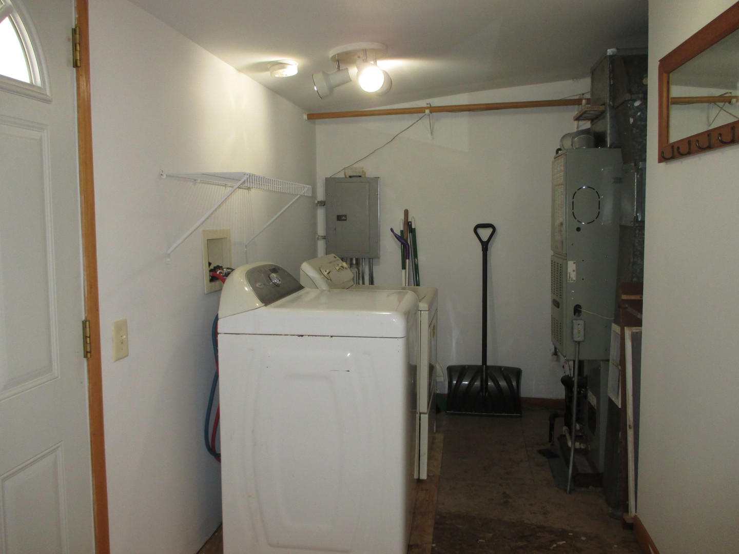 3902 Claire Boulevard Midlothian, IL 60445 - Photo 8 of 14 a utility room with dryer and washer