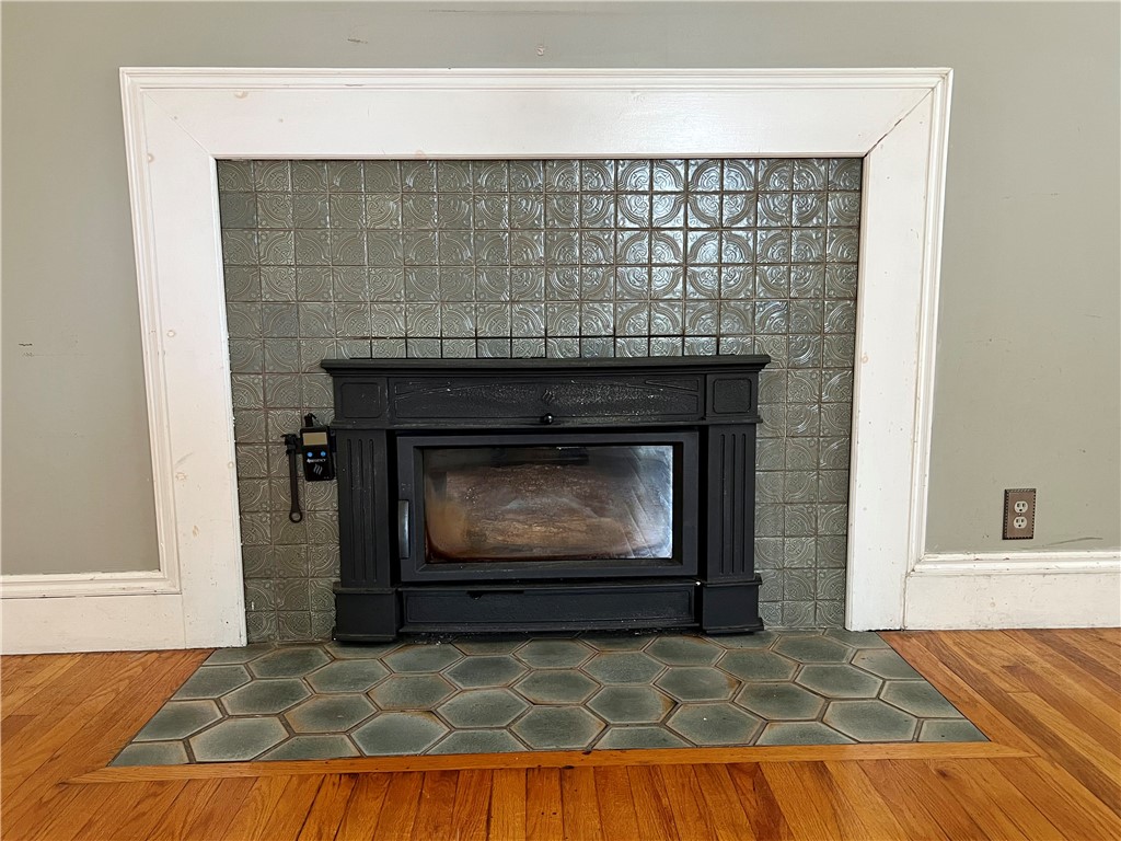 22 Channing Street Newport, RI 02840 - Photo 14 of 40 Gas Fireplace