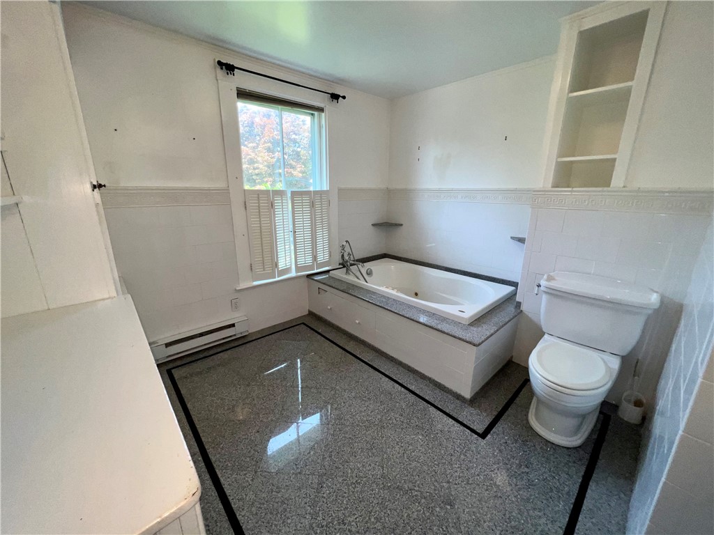 22 Channing Street Newport, RI 02840 - Photo 28 of 40 Large bathroom