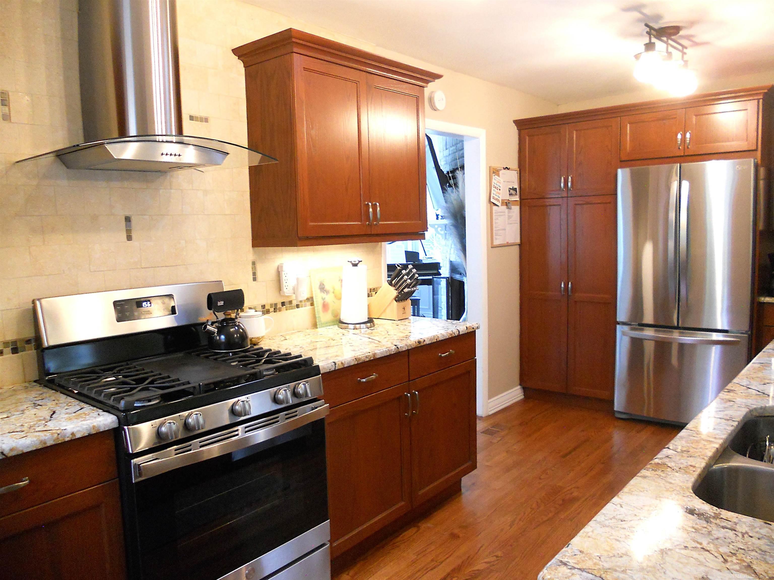625 Rewold Drive Rochester, MI 48307 - Photo 17 of 69 50213110-3d31f33a-e213-40e5-80a9-28ae1c367b1c.JPG