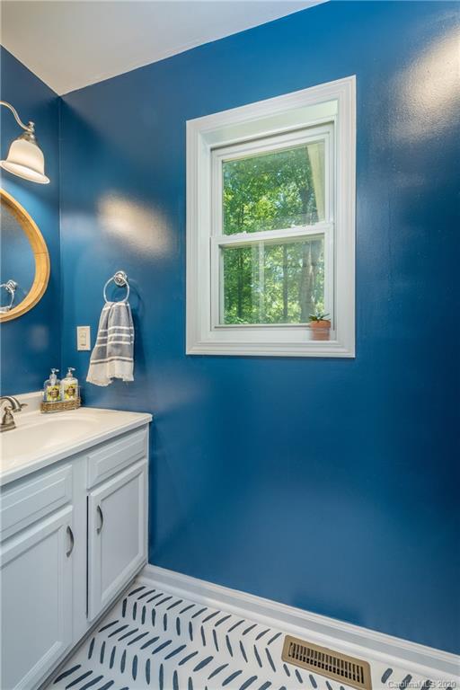 88 Johnny Marlow Road Fairview, NC 28730 - Photo 17 of 37 Gallery Image 17