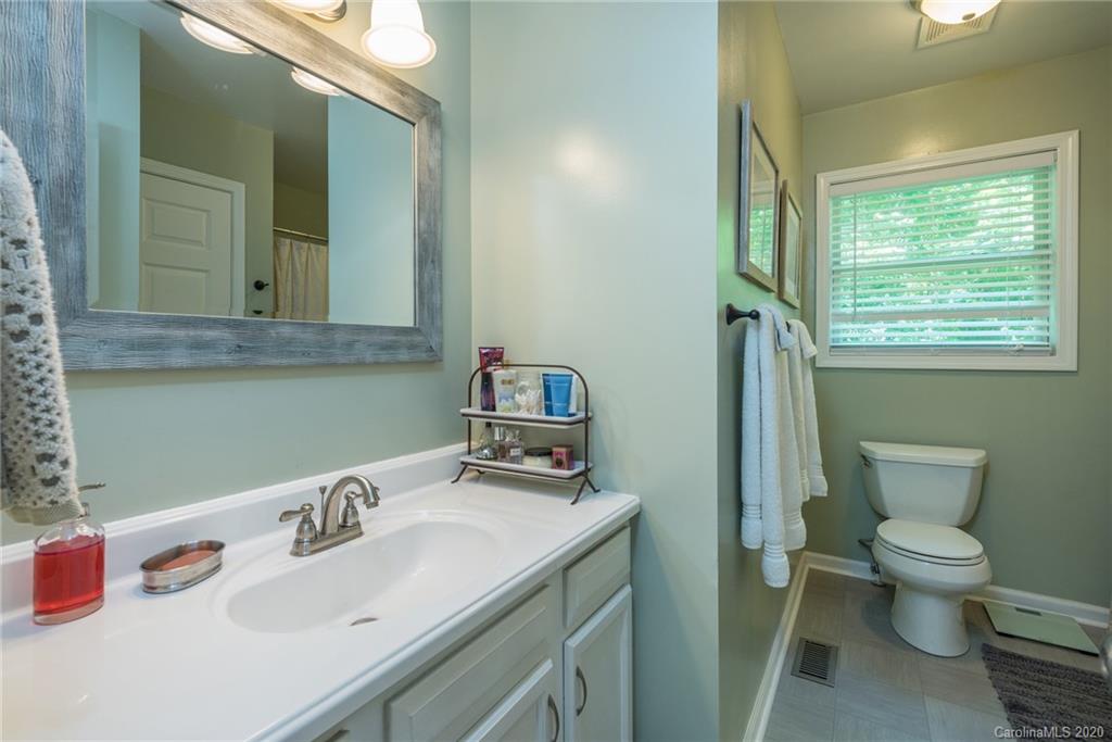 88 Johnny Marlow Road Fairview, NC 28730 - Photo 19 of 37 Gallery Image 19