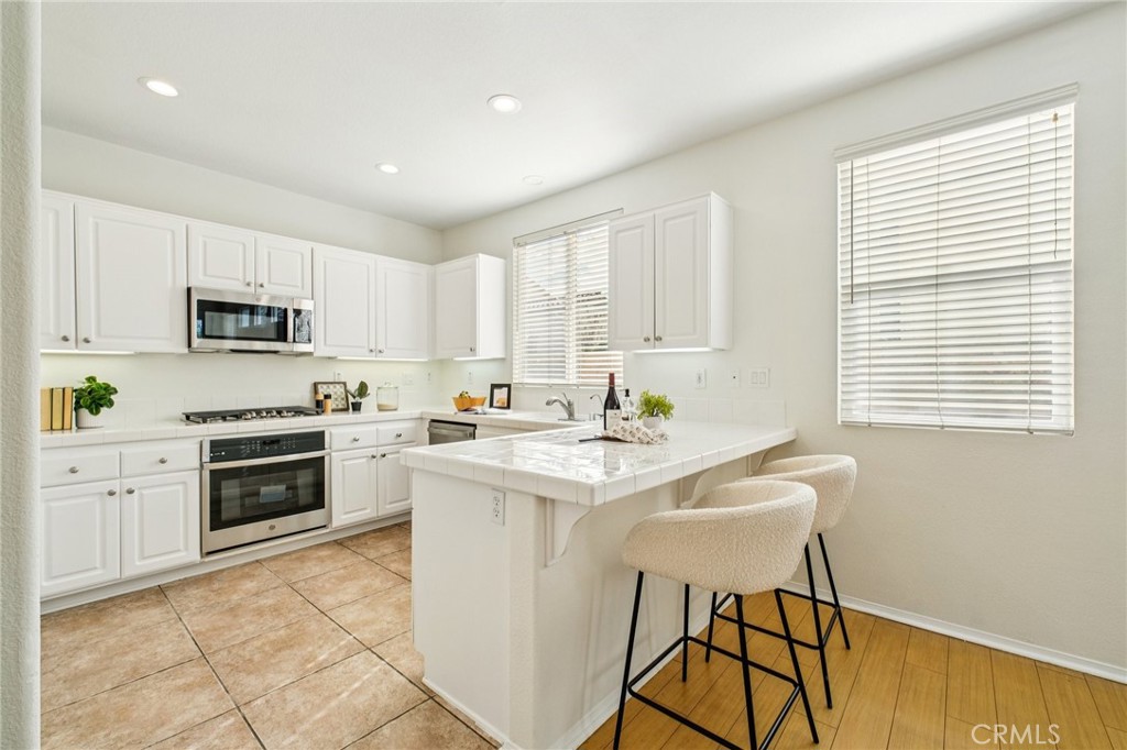 24150 View Pointe Lane Valencia, CA 91355 - Photo 15 of 60