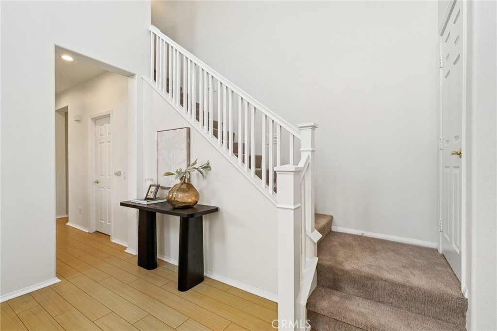 24150 View Pointe Lane Valencia, CA 91355 - Photo 9 of 60