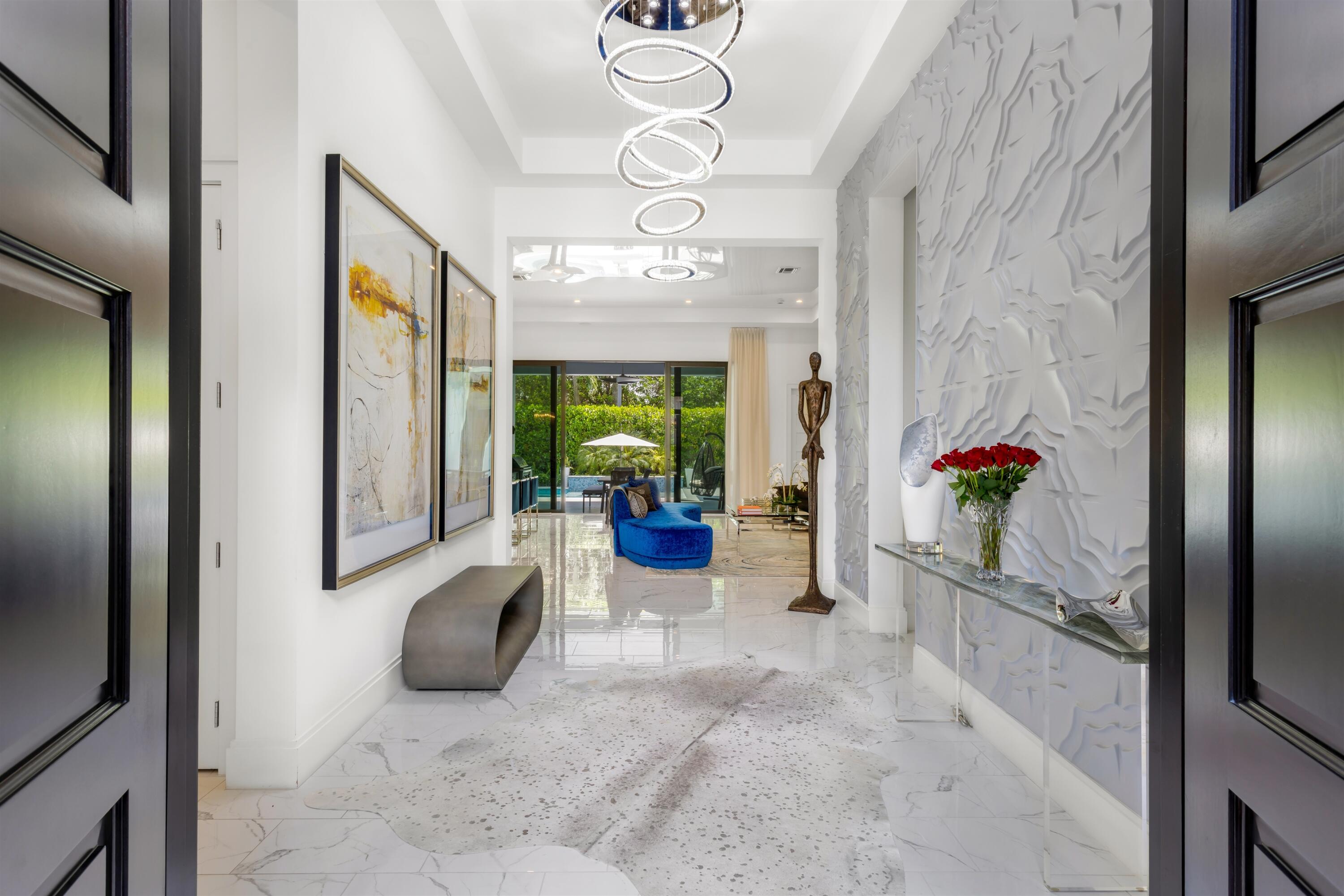 904 Northwest 2nd Street Boca Raton, FL 33486 - Photo 5 of 41 FOYER_STRAIGHT