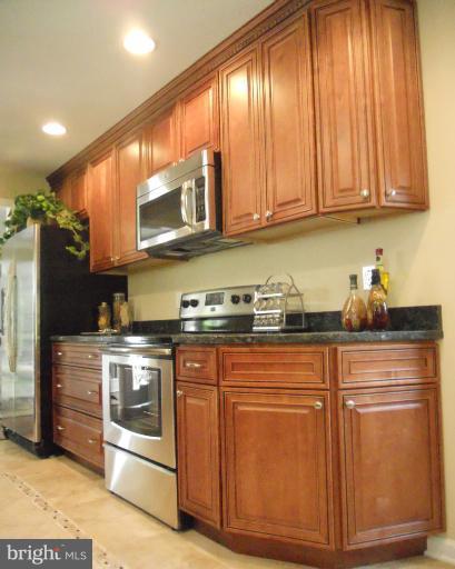6710 Queens Ferry Road Baltimore, MD 21239 - Photo 2 of 25 Kitchen