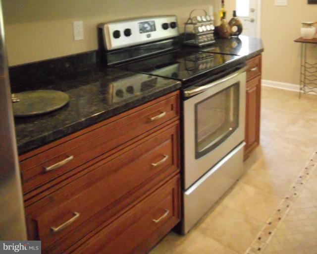 6710 Queens Ferry Road Baltimore, MD 21239 - Photo 11 of 25 Kitchen