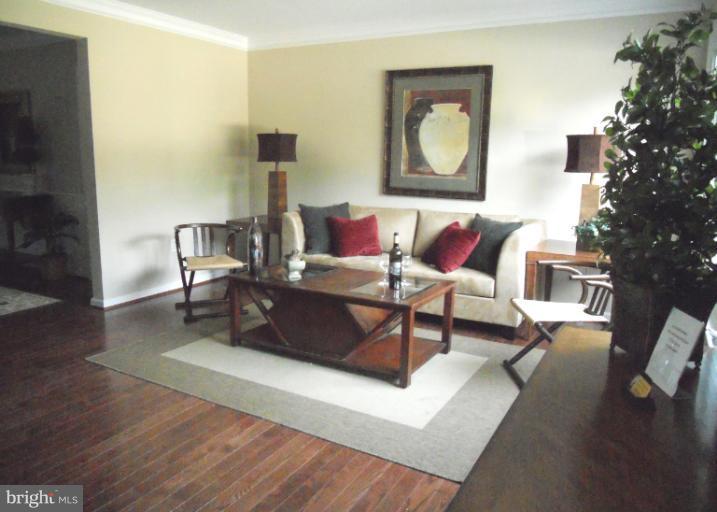 6710 Queens Ferry Road Baltimore, MD 21239 - Photo 15 of 25 Living Room
