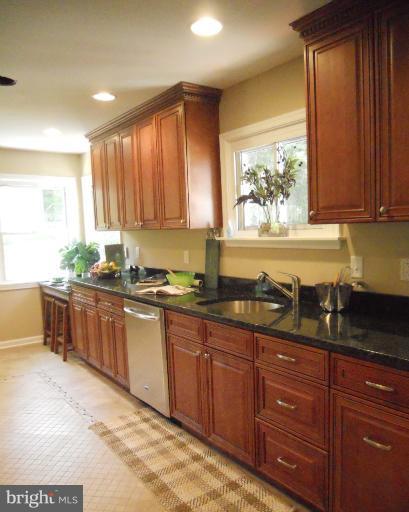 6710 Queens Ferry Road Baltimore, MD 21239 - Photo 3 of 25 Kitchen