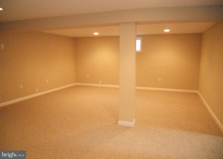 6710 Queens Ferry Road Baltimore, MD 21239 - Photo 8 of 25 Family Room
