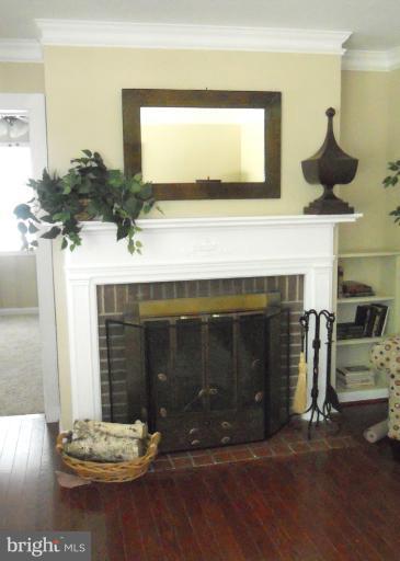 6710 Queens Ferry Road Baltimore, MD 21239 - Photo 10 of 25 Living Room