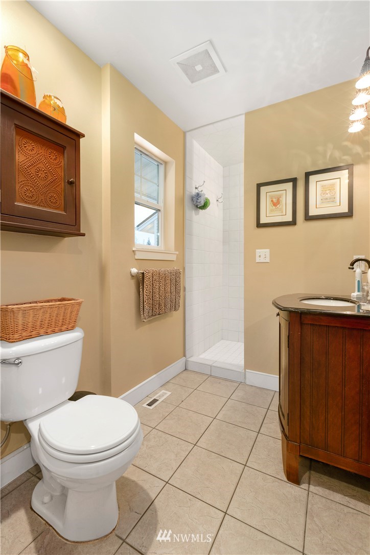 1000 Bellinger Road Bellingham, WA 98226 - Photo 15 of 40 a bathroom with a toilet a sink and mirror