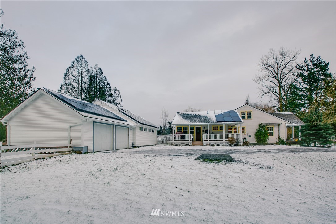 1000 Bellinger Road Bellingham, WA 98226 - Photo 3 of 40 a house with a outdoor space