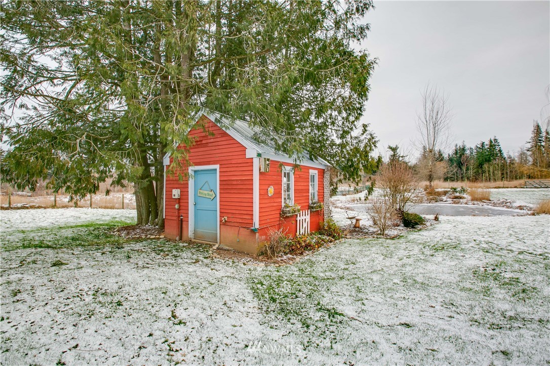 1000 Bellinger Road Bellingham, WA 98226 - Photo 24 of 40 a backyard of a house with lots of green space
