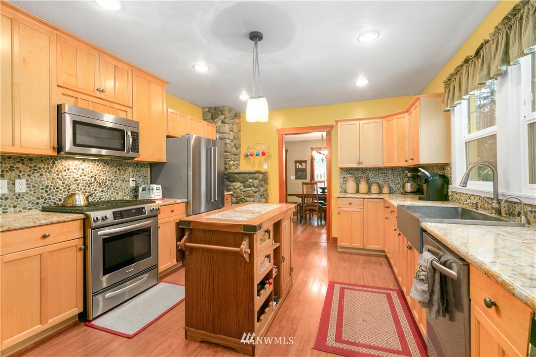 1000 Bellinger Road Bellingham, WA 98226 - Photo 6 of 40 a kitchen with stainless steel appliances granite countertop a stove and a sink
