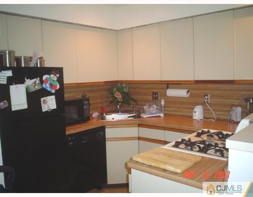 170 Evergreen Road, Unit 3A Metuchen, NJ 08840 - Photo 2 of 6 Gallery Image 2