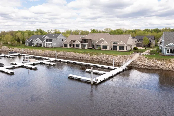 $699,900 | 329 River Pointe, La Crosse, WI 54601