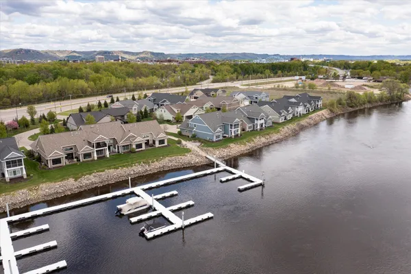 $699,900 | 329 River Pointe, La Crosse, WI 54601