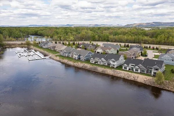 $699,900 | 329 River Pointe, La Crosse, WI 54601