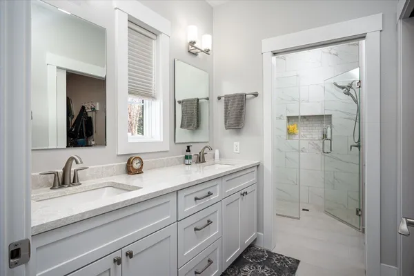 $699,900 | 329 River Pointe, La Crosse, WI 54601