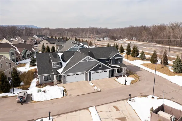 $724,900 | 329 River Pointe, La Crosse, WI 54601