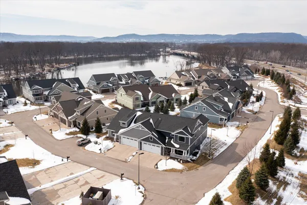 $724,900 | 329 River Pointe, La Crosse, WI 54601