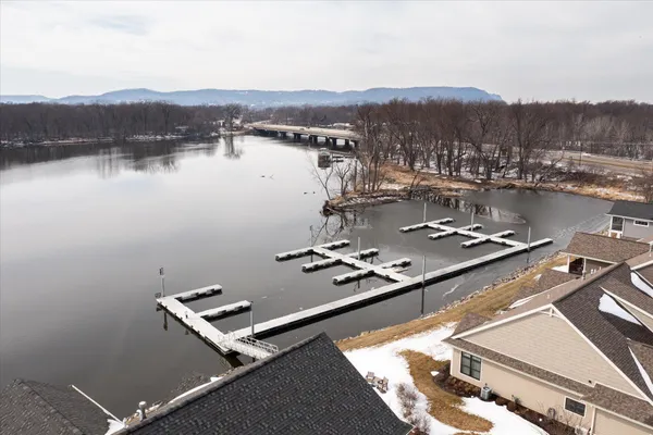 $724,900 | 329 River Pointe, La Crosse, WI 54601